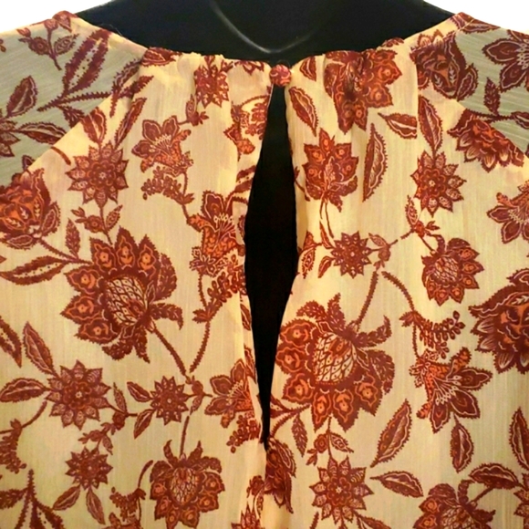 Semi Shear, Semi Lined Cute Floral Blouse - Picture 5 of 5